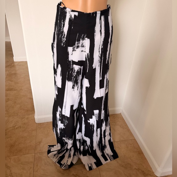 Solace London Abstract Black and White Women's Pants - Picture 4 of 12
